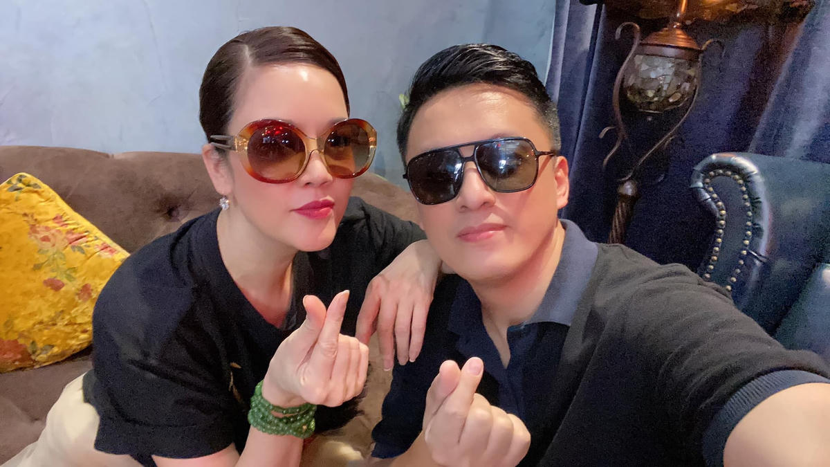 Anh Hai Lam Trường vui vẻ khi hội ngộ cùng ca sĩ Thu Phương tại Hà Nội.  