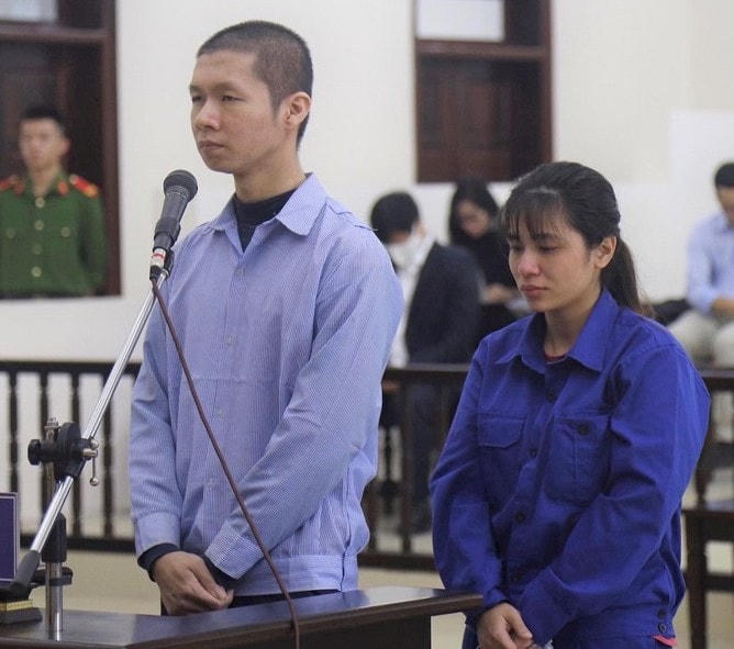Hai bị cáo Nguyễn Minh Tuấn và Nguyễn Thị Lan Anh tại tòa.