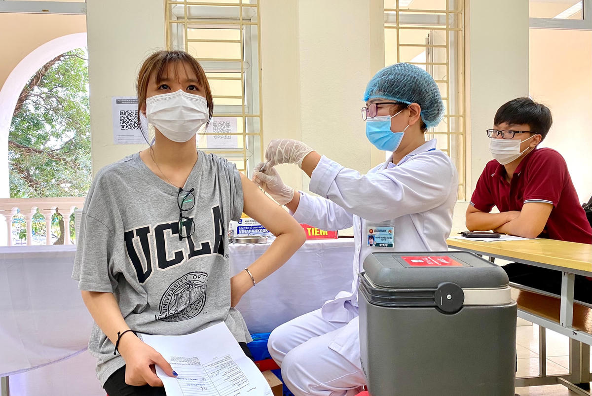 Quảng Ninh đang tiếp tục triển khai tiêm mũi 2 và tiêm mũi 1 cho trẻ đủ 12 tuổi, đạt 93,5% tổng số trẻ em.