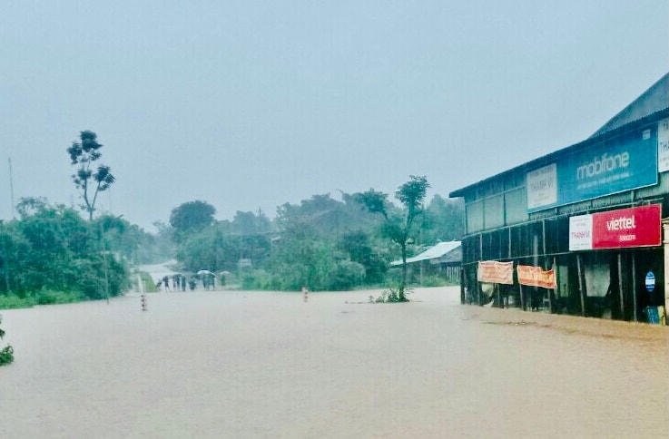Mua lớn đã gây ngạp nhiều tuyến đường ở Kon Tum