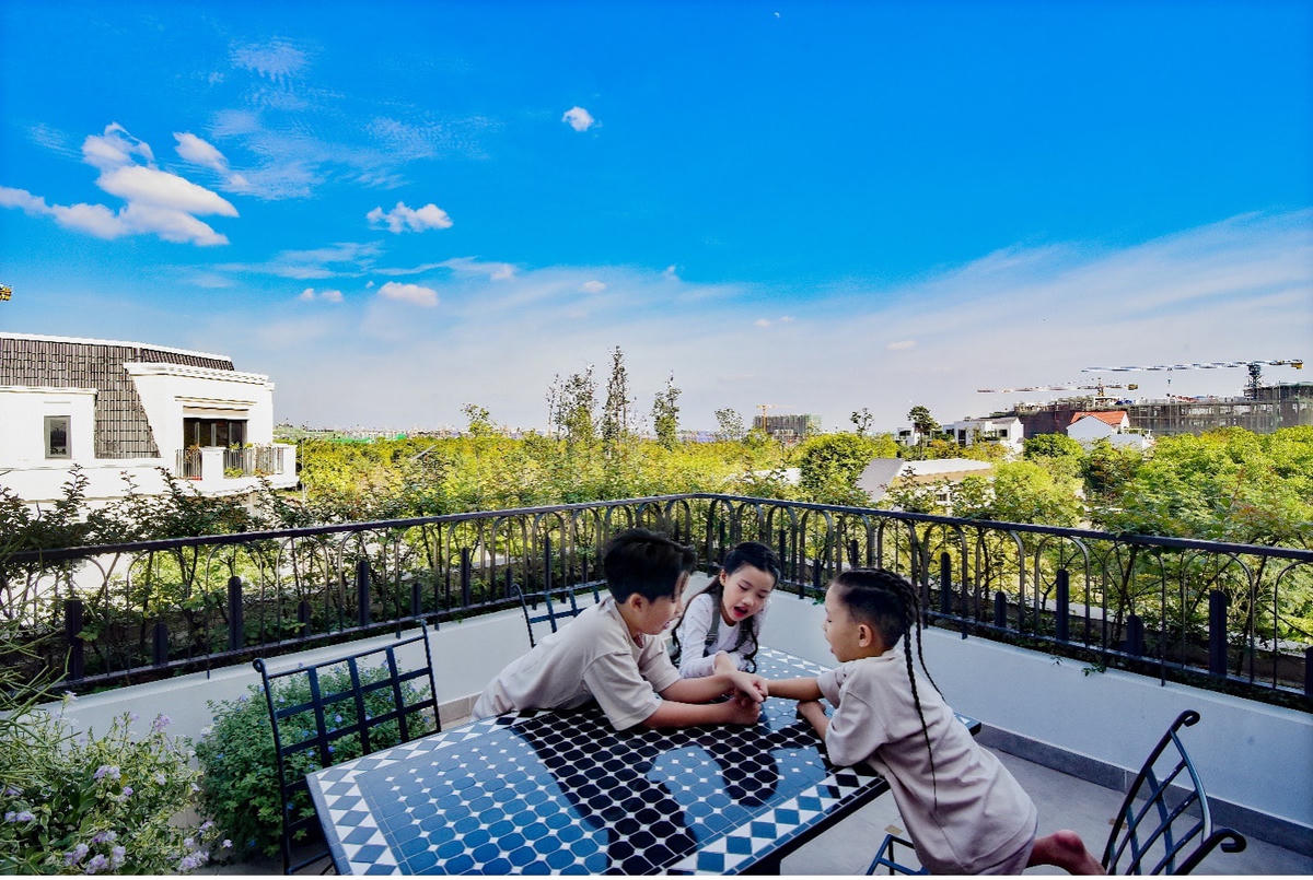 Ốc Thanh Vân hạnh phúc khi ba con đều yêu thích không gian sống tại Aqua City