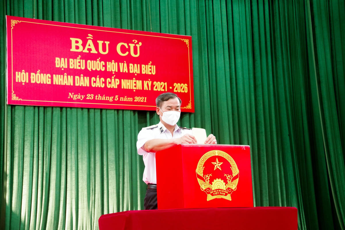 Người dân Phú Quốc bỏ phiếu bầu cử. 