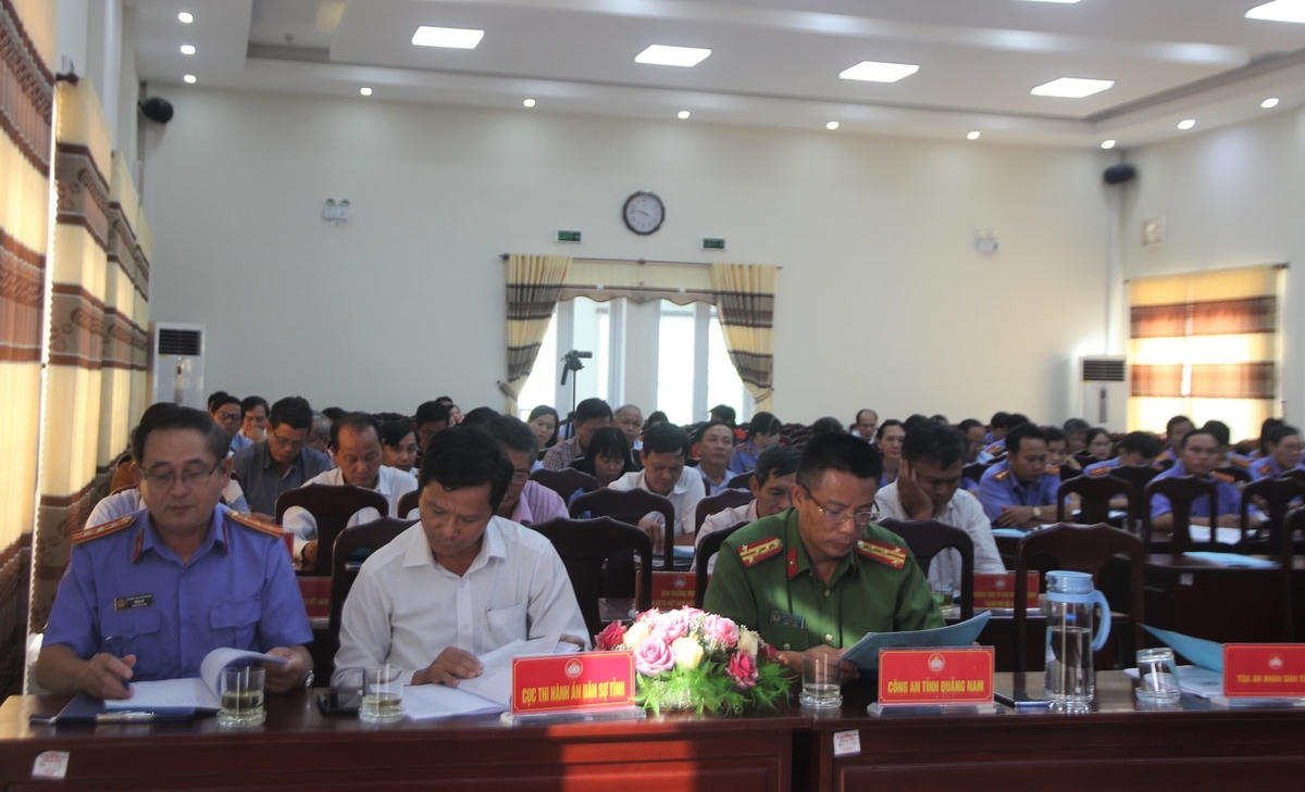 Các đại biểu tham dự hội nghị.