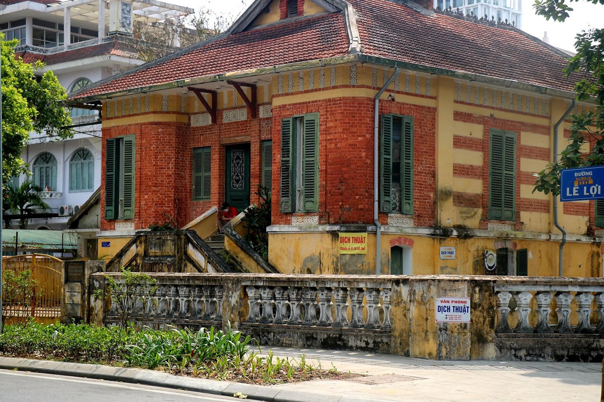 Đầu năm 2018, UBND tỉnh Thừa Thiên-Huế ban hành quyết định công bố 27 công trình kiến trúc Pháp tiêu biểu trên địa bàn thành phố Huế nhằm chuẩn bị xây dựng kế hoạch, kêu gọi đầu tư để bảo tồn, tôn tạo, phát huy các giá trị của 27 công trình này. Theo quyết định này, ngôi biệt thự Pháp này không có tên trong danh sách được bảo tồn, tôn tạo nên thời điểm đó đã gây xôn xao dư luận tại Huế.