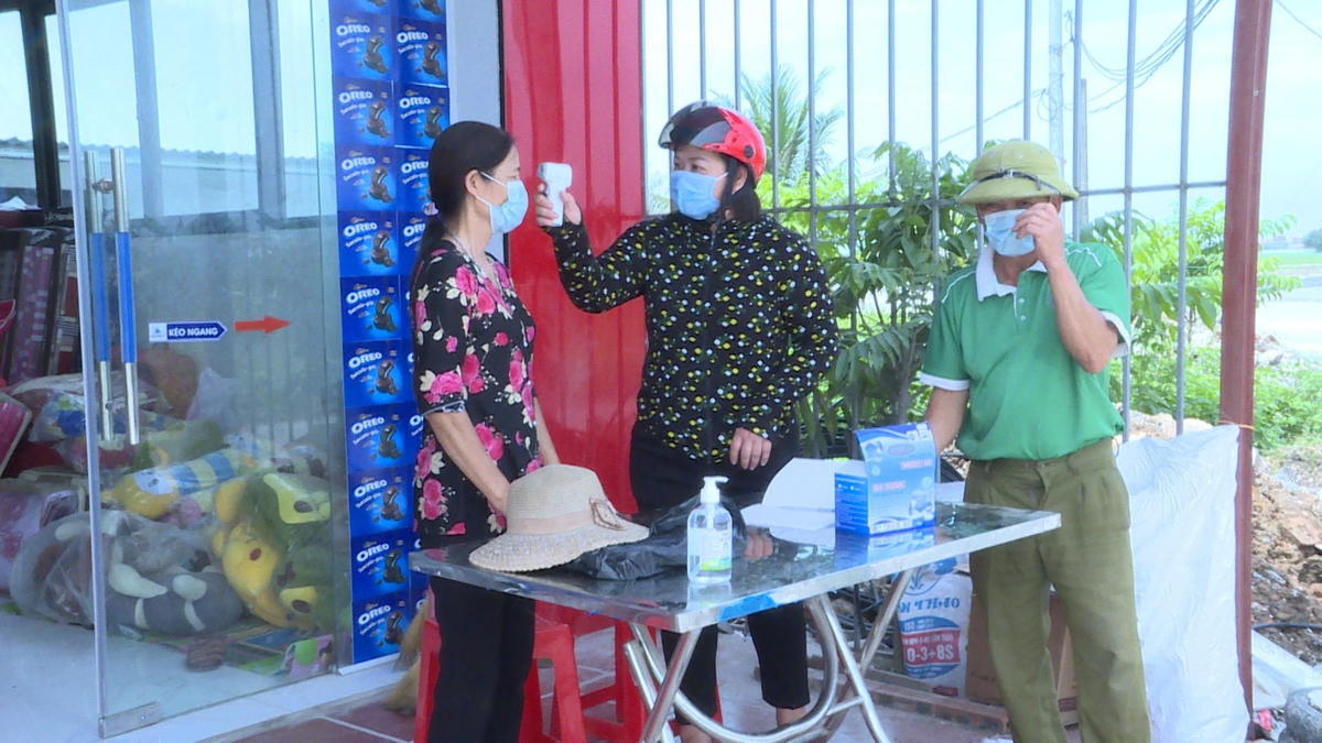 Người dân tự bảo vệ mình trước dịch Covid-19.