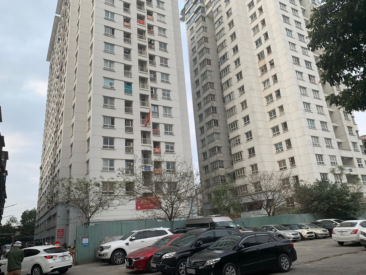 [ẢNH]: Quận Hai Bà Trưng phong toả khu vực chung cư N03 Lạc Trung 