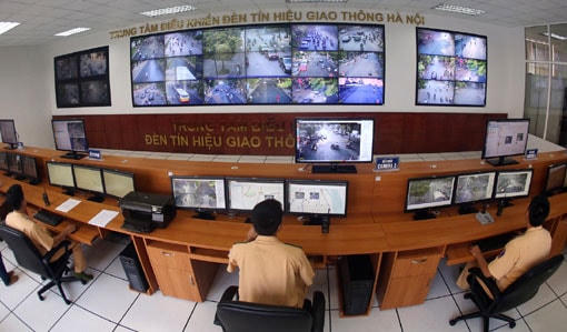 Chỉ trong một tuần hơn 100 trường hợp ô tô lấn làn BRT bị "phạt nguội".