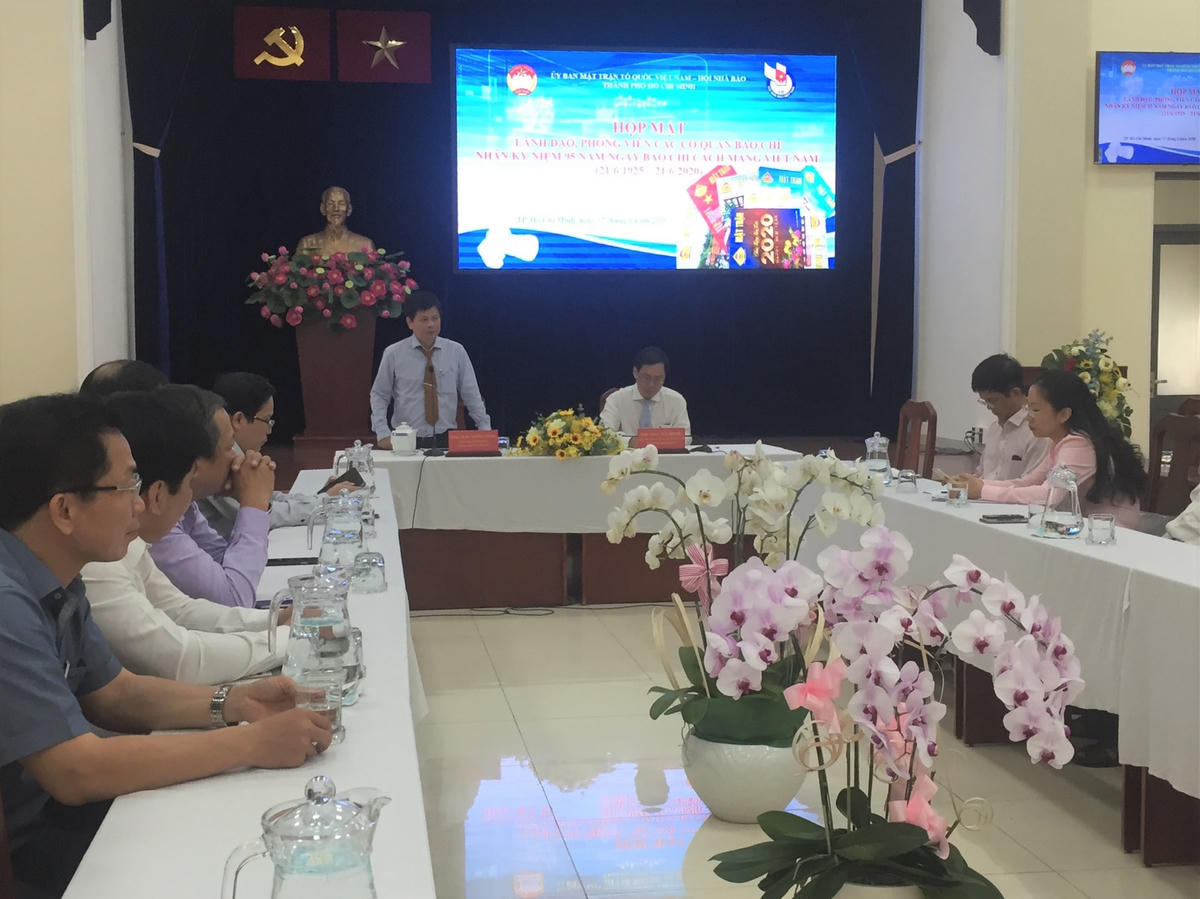 Quang cảnh buổi họp mặt kỷ niệm 95 năm truyền thống Báo chí Cách mạng Việt Nam sáng 17/6. (Ảnh: Hồng Phúc).