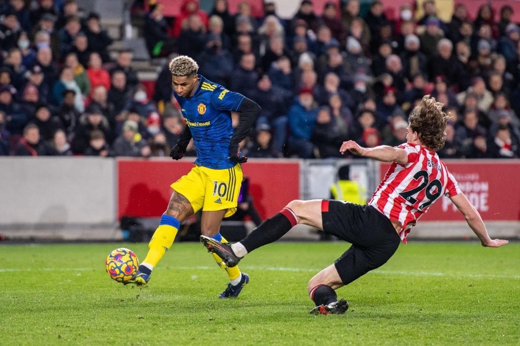 Rashford ghi một bàn thắng cho đội khách.Brentford sở hữu 43% thời gian thi đấu, tung ra 18 lần dứt điểm, 8 lần bóng đi trúng khung thành đối thủ. Man Utd cầm bóng 57% thời gian, có 13 lần dứt điểm, 5 lần bóng đi trúng cầu môn. Các chỉ số thống kê chỉ ra rằng, Man Utd dù kiểm soát bóng vượt trội, nhưng khả năng phòng thủ lại không tốt, còn Brentford dù dứt điểm tốt hơn đội khách, nhưng hiệu quả lại quá thấp.