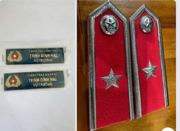 Trịnh Đình Hải đã lên mạng mua trang phục ngành thanh tra, mua cầu vai, bảng tên, thẻ Thanh tra Chính phủ.