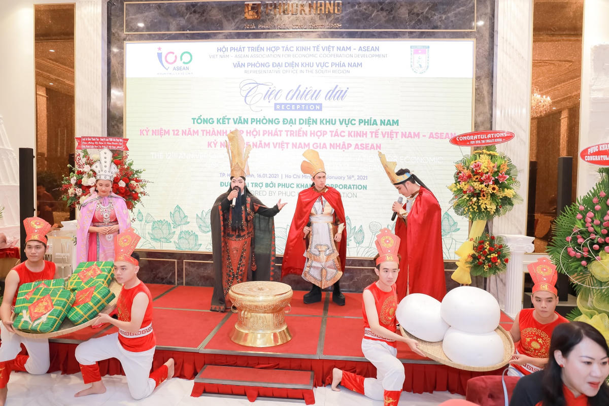 Tiết mục cải lương “Sự tích bánh chưng, bánh dày”.