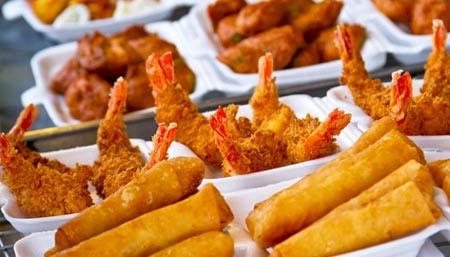 Bạn nên hạn chế đồ ăn nhiều dầu mỡ.