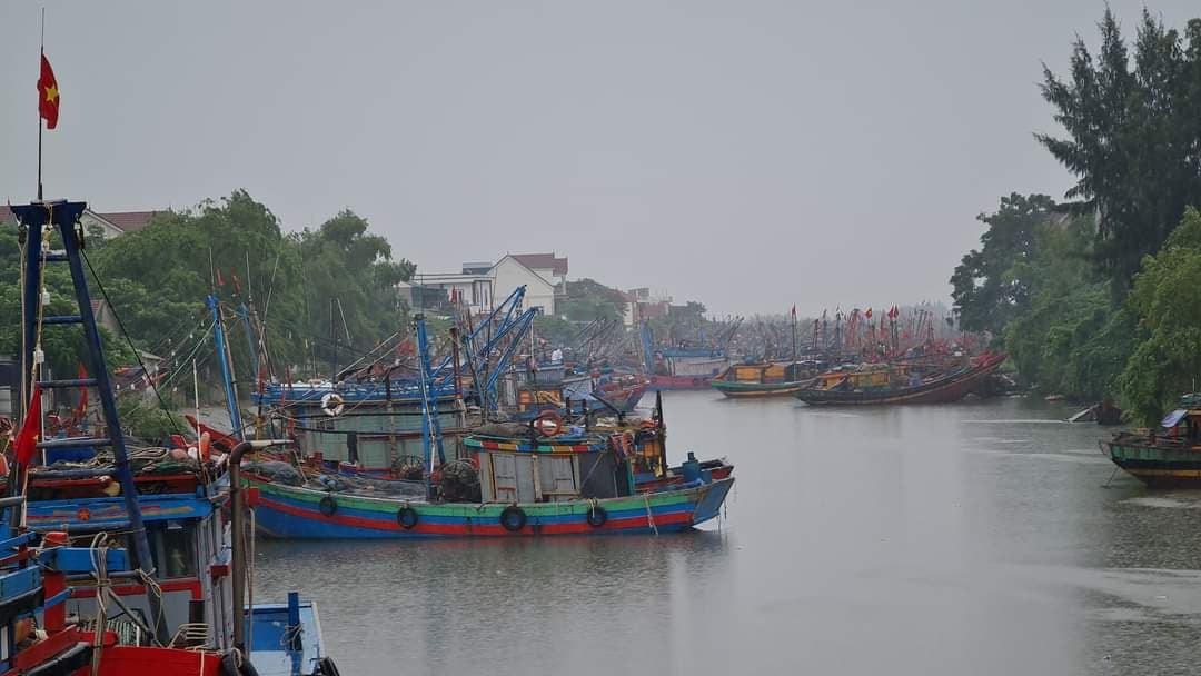 Công tác chuẩn bị ứng phó với bão số 13 được người dân Nghệ An chú trọng nhằm hạn chế những thiệt hại do bão gây ra