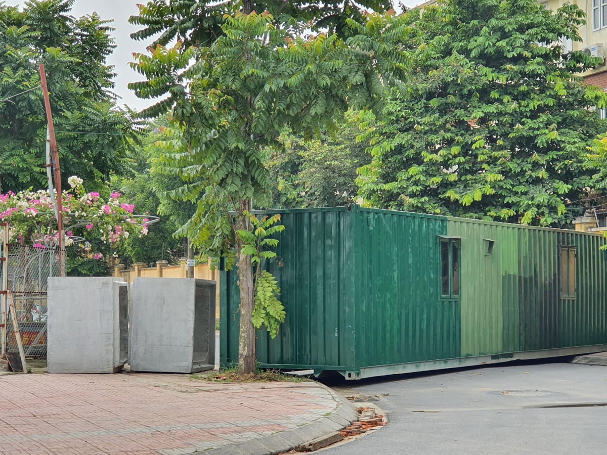 Nguyên thùng container cũng được tận dụng...