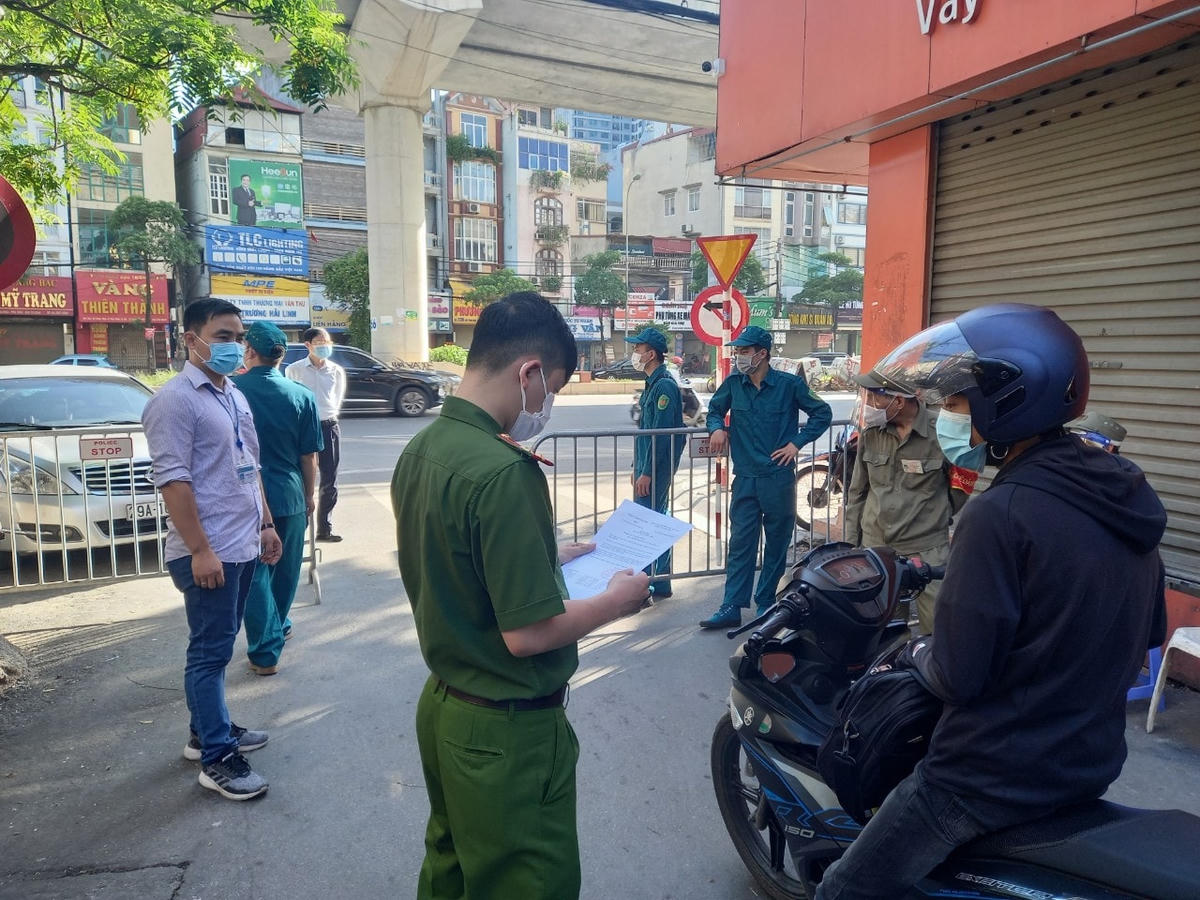 Lực lượng chức năng trên địa band thành phố tăng cường công tác kiểm tra, đảm bảo an toàn công tác phòng, chống dịch.