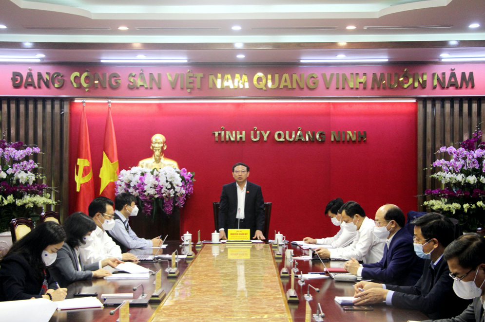 Đồng chí Nguyễn Xuân Ký, Ủy viên Trung ương Đảng, Bí thư Tỉnh ủy, Chủ tịch HĐND tỉnh, Trưởng Ban Chỉ đạo chủ trì cuộc họp. Nguồn: Sở TT&TT tỉnh Quảng Ninh.