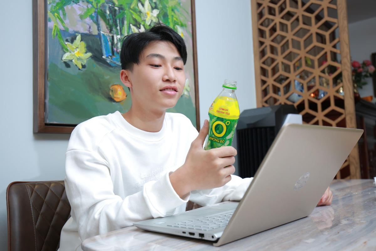 Uống Trà Xanh Không Độ để xua tan căng thẳng