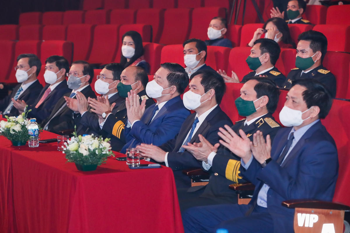 Các đại biểu tham dự chương trình giao lưu nghệ thuật.