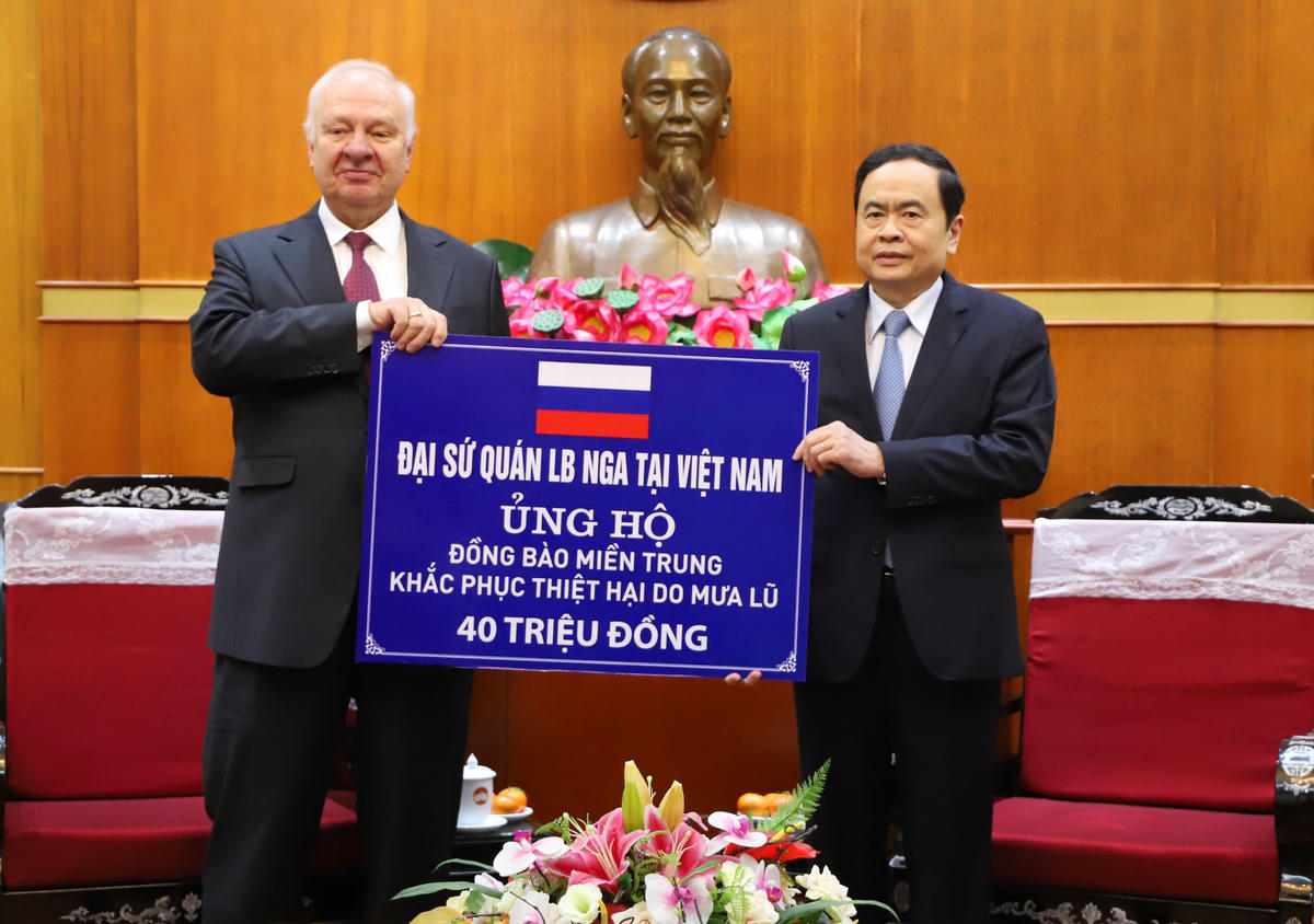 Chủ tịch Trần Thanh Mẫn tiếp nhận ủng hộ từ Đại sứ quán Liên bang Nga.