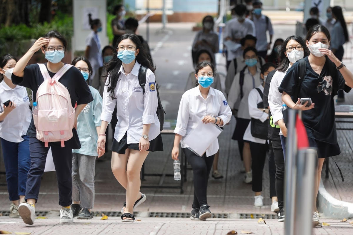 Thí sinh tham gia đợt 1 kỳ thi tốt nghiệp THPT năm 2021. Ảnh: Quang Vinh.  