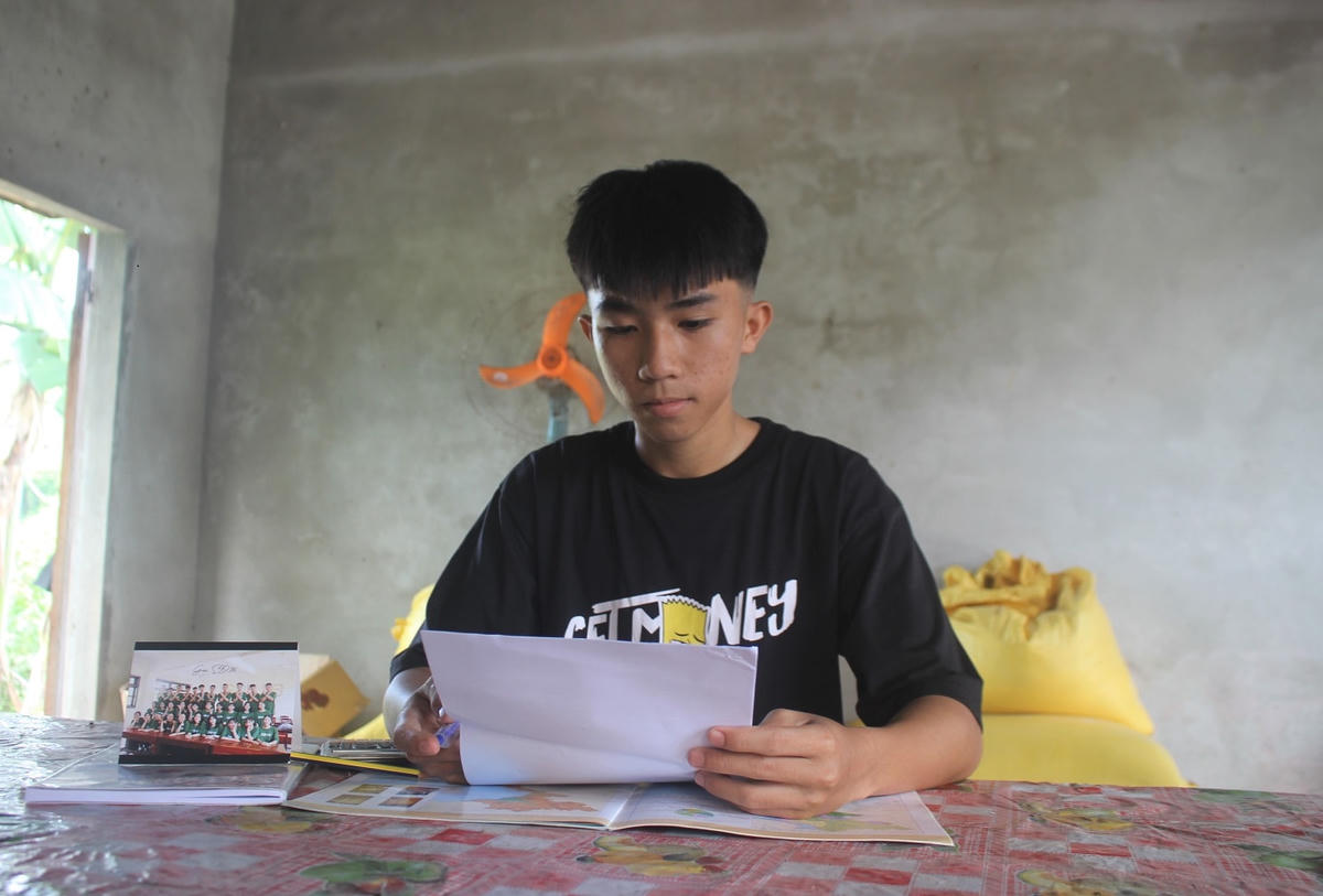Em Duyên cho rằng, muốn có kết quả học tập tốt phải chăm chỉ học tập.