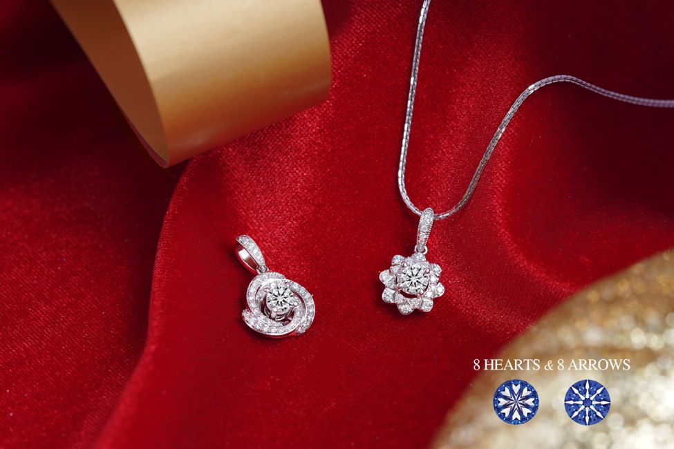 Quý cô gợi cảm, fashionista chính hiệu, người phụ nữ của gia đình, tất cả đều tìm thấy điểm chung với trang sức kim cương siêu lý tưởng 8 Hearts & 8 Arrows có chất liệu quý hiếm và độc đáo của DOJI.  