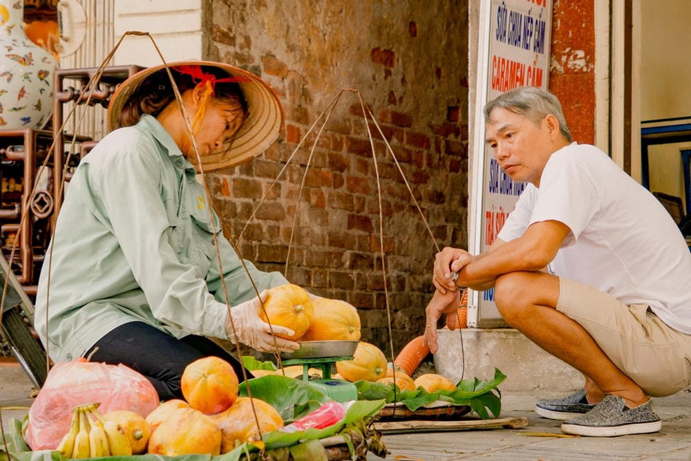 [ẢNH] Những gánh hàng rong chở cả mùa thu Hà Nội