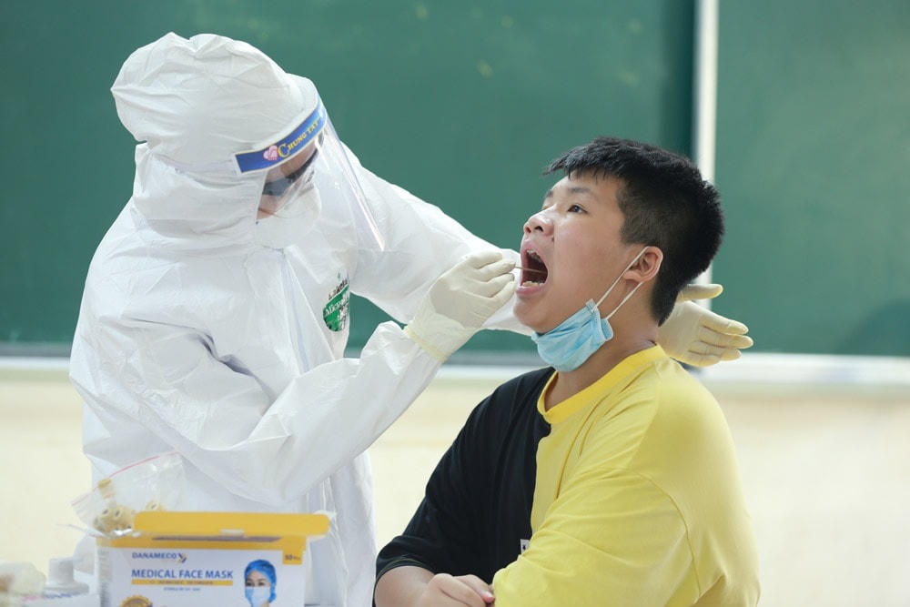 [ẢNH] Hà Nội đón người về từ tâm dịch