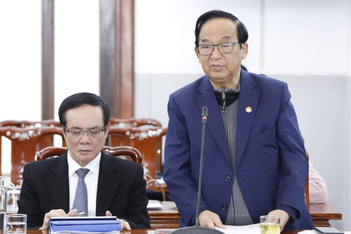 GS. Nguyễn Lân Dũng, Chủ nhiệm HĐTV về Khoa học giáo dục và Môi trường phát biểu tại Hội nghị. Ảnh: Quang Vinh.