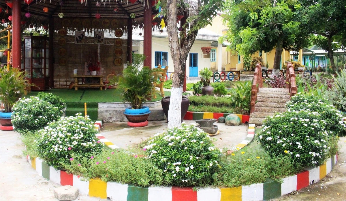 Một góc khu vui chơi ngoài trời của Trường Tiểu học Nguyễn Duy Hiệu.