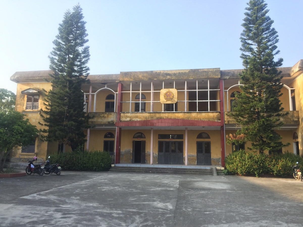 Trụ sở, phòng chức năng được đầu tư hàng tỷ đồng buộc phải bỏ hoang sau khi sáp nhập.