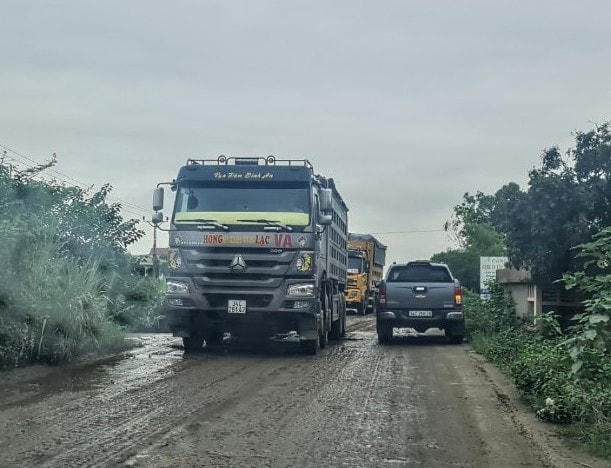 Lợi dụng diễn biến phức tạp của dịch bệnh Covid-19, tình trạng xe quá tải có biểu hiện bùng phát ở Hải Dương.