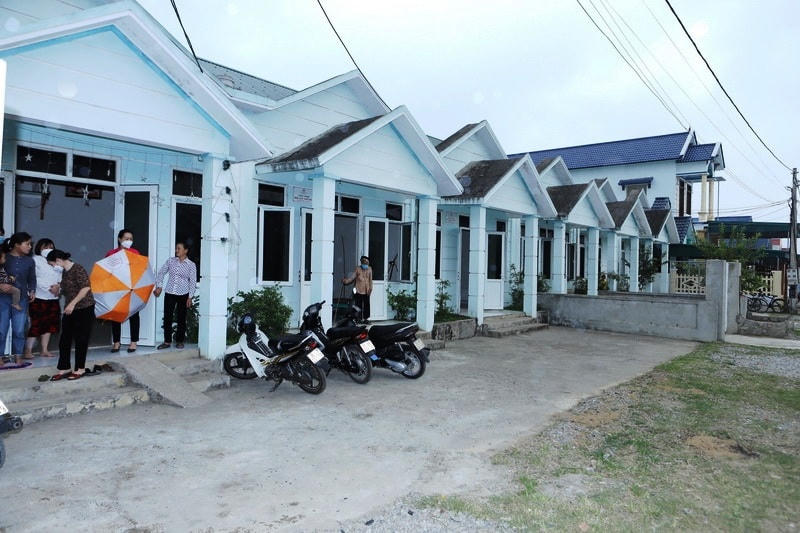Sau gần 20 năm thực hiện Chỉ thị số 08 của Tỉnh ủy Thanh Hóa, các cấp, ngành và các địa phương trong tỉnh đã tập trung triển khai thực hiện bố trí, hỗ trợ để các hộ gia đình sinh sống trên sông lên bờ ổn định cuộc sống.