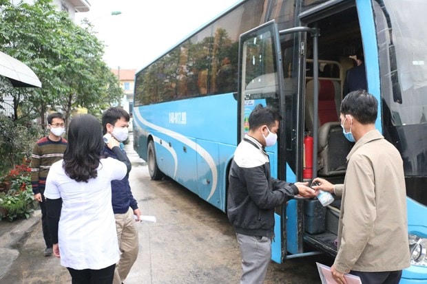 Mọi xe chở công nhân ngành than đều được tăng cường các biện pháp phòng, chống dịch. (Nguồn: Quangninh.gov.vn).