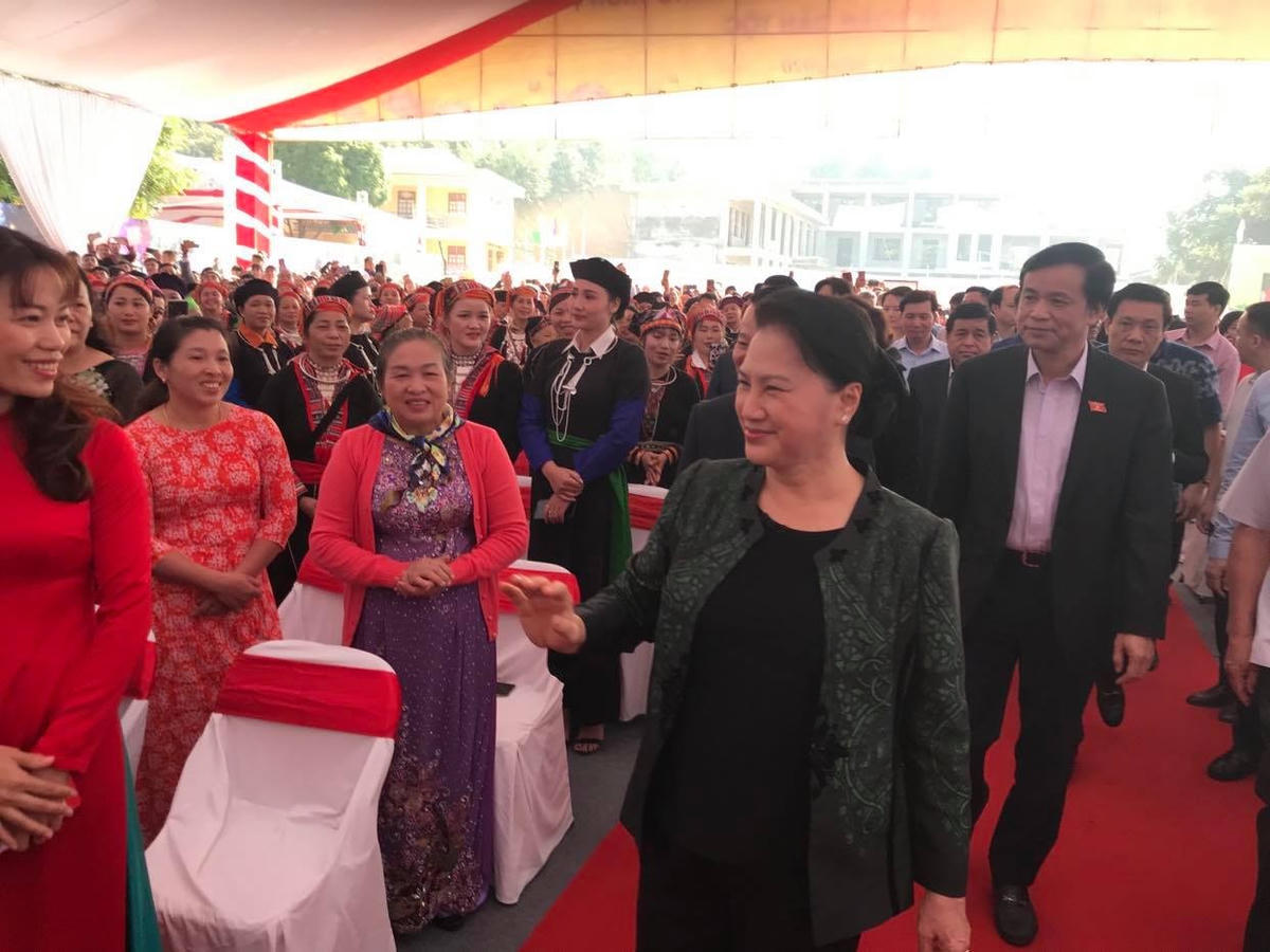 Chủ tịch Quốc hội Nguyễn Thị Kim Ngân dự Ngày hội Đại đoàn kết cùng xã Quang Minh, huyện Văn Yên, Yên Bái. 