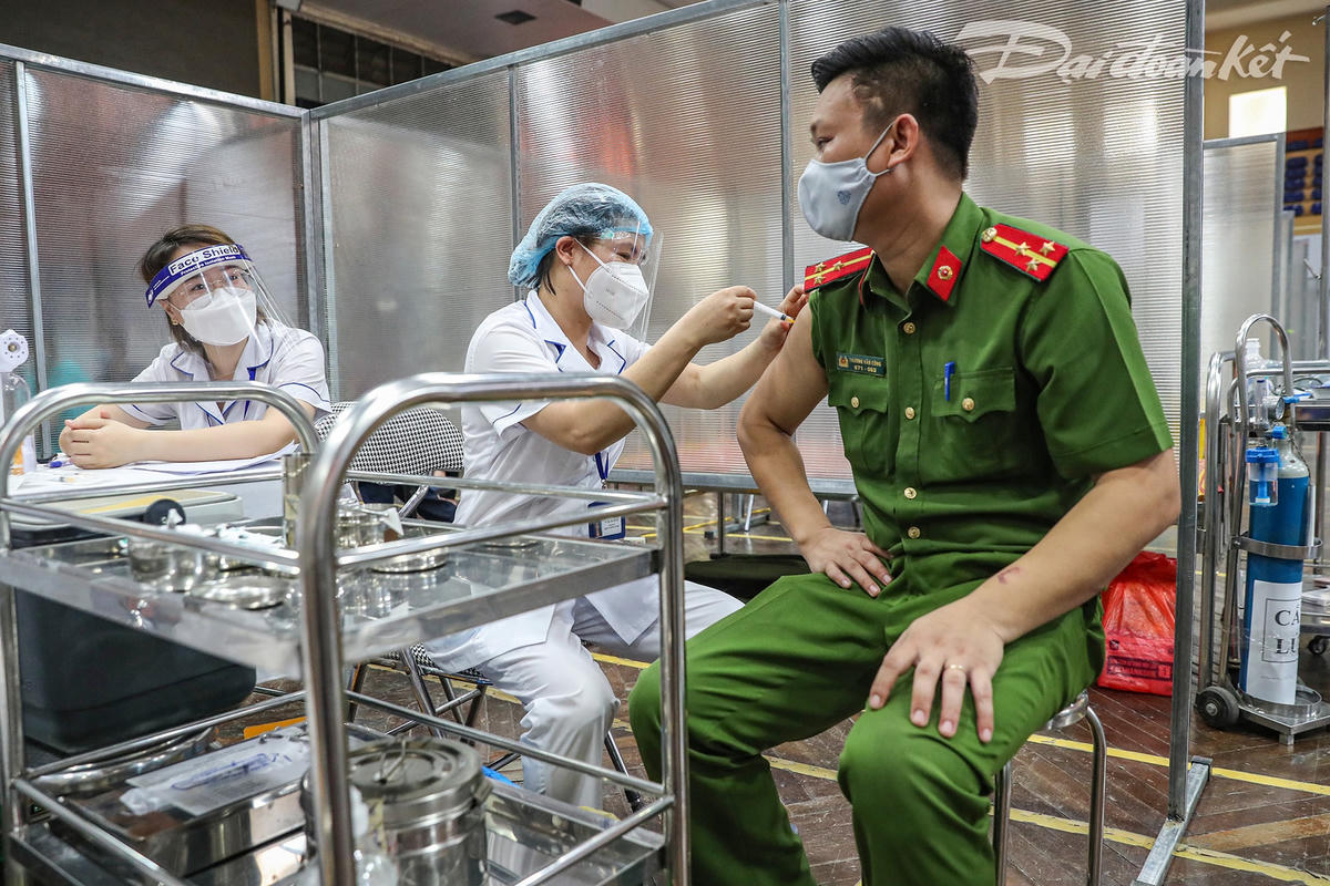 Lực lượng Công an cũng là 1 trong 13 đối tượng được ưu tiên tiêm trong đợt này.