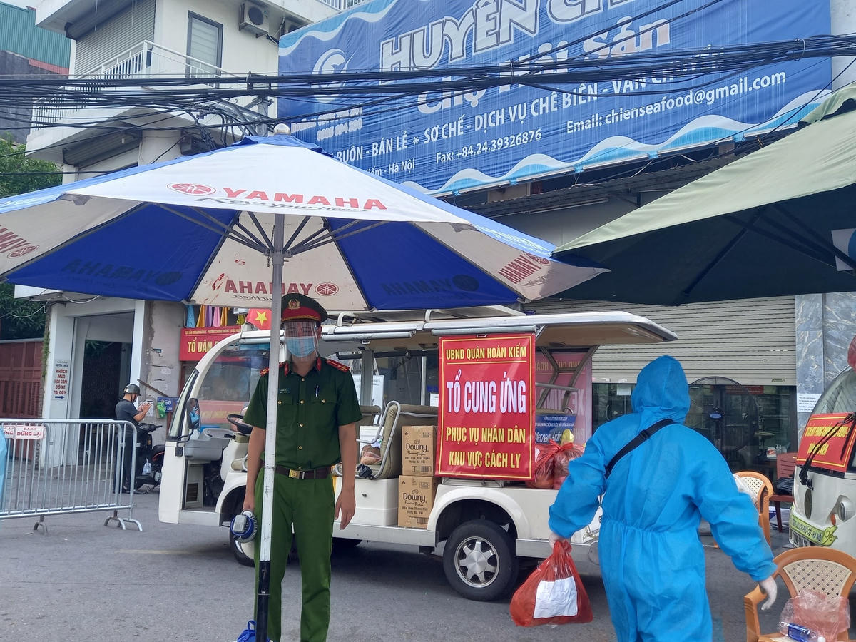 [ẢNH] Cận cảnh chốt cung ứng thực phẩm tại phường Chương Dương, Quận Hoàn Kiếm