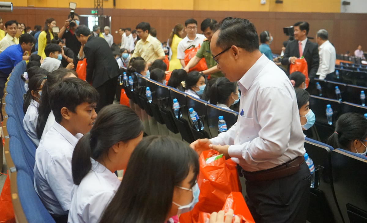Những phần quà góp phần động viên, khích lệ tinh thần cho các em