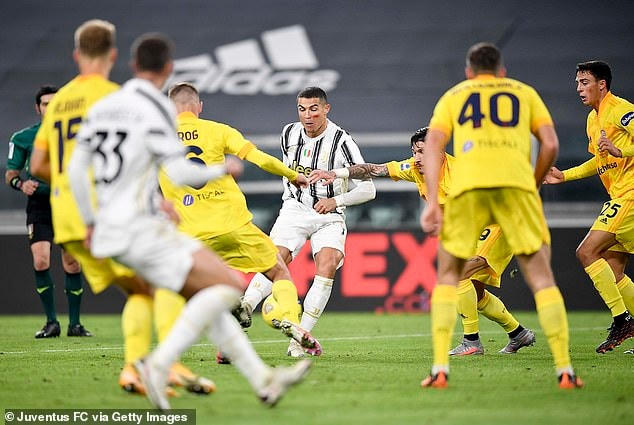 CR7 đã tạo khác biệt với bàn thắng mở tỷ số ở phút 38.