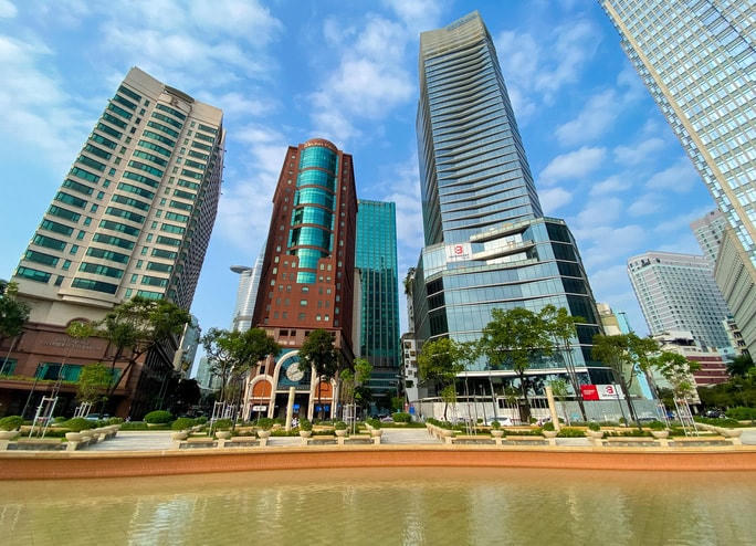 Công viên Mê Linh quy mô hơn 0,5 ha, được nâng cấp để đồng bộ cảnh quan cho toàn khu vực bờ sông Sài Gòn, kết nối với cảnh quan Công viên bến Bạch Đằng đến Cột cờ Thủ Ngữ. (Ảnh: H.T.).