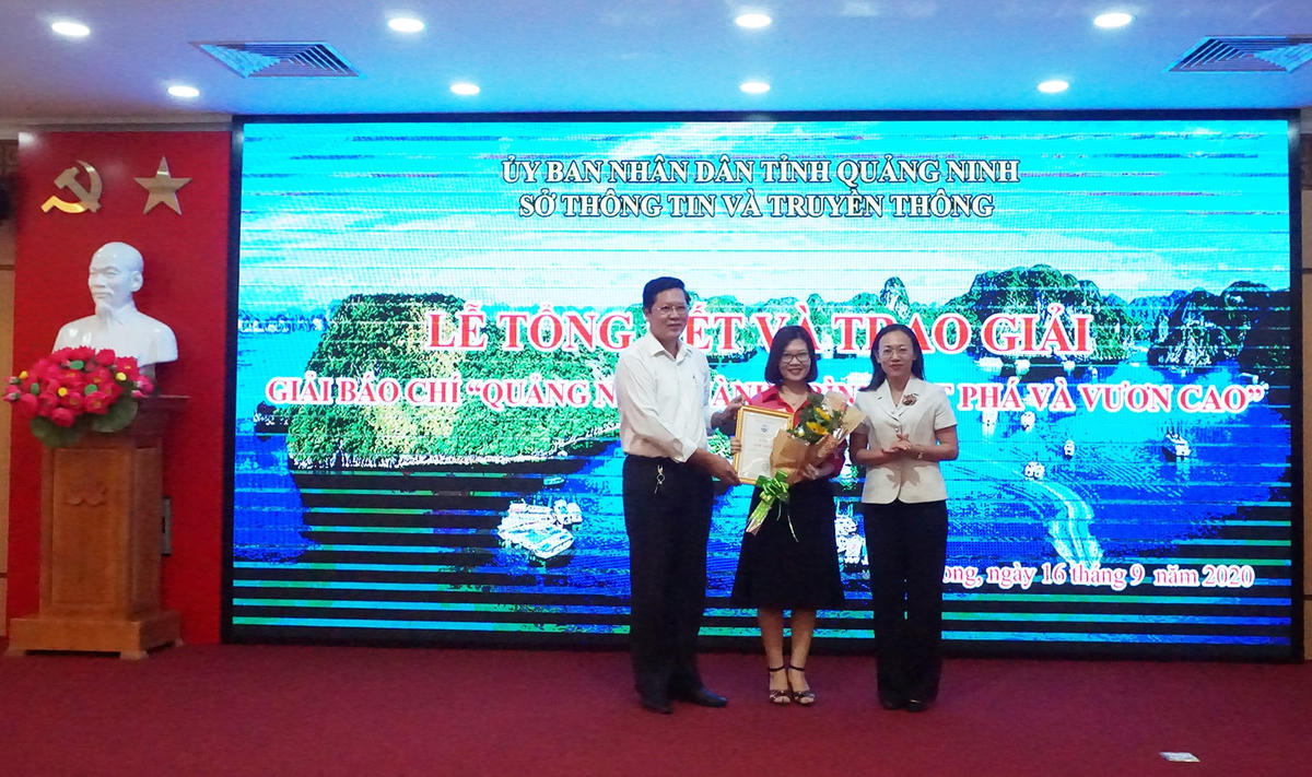 Ban tổ chức trao giải nhất cho Nhà báo Lê Hồng Nhung, Trung tâm Truyền thông tỉnh Quảng Ninh đã xuất sắc đạt giải Nhất với loạt bài về “PCI Quảng Ninh: Thương hiệu của khát vọng và vươn cao”.