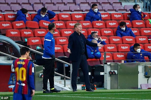 HLV Ronald Koeman sẽ bị cấm chỉ đạo 2 trận, trong đó có trận chiến quyết định gặp Atletico Madrid.  