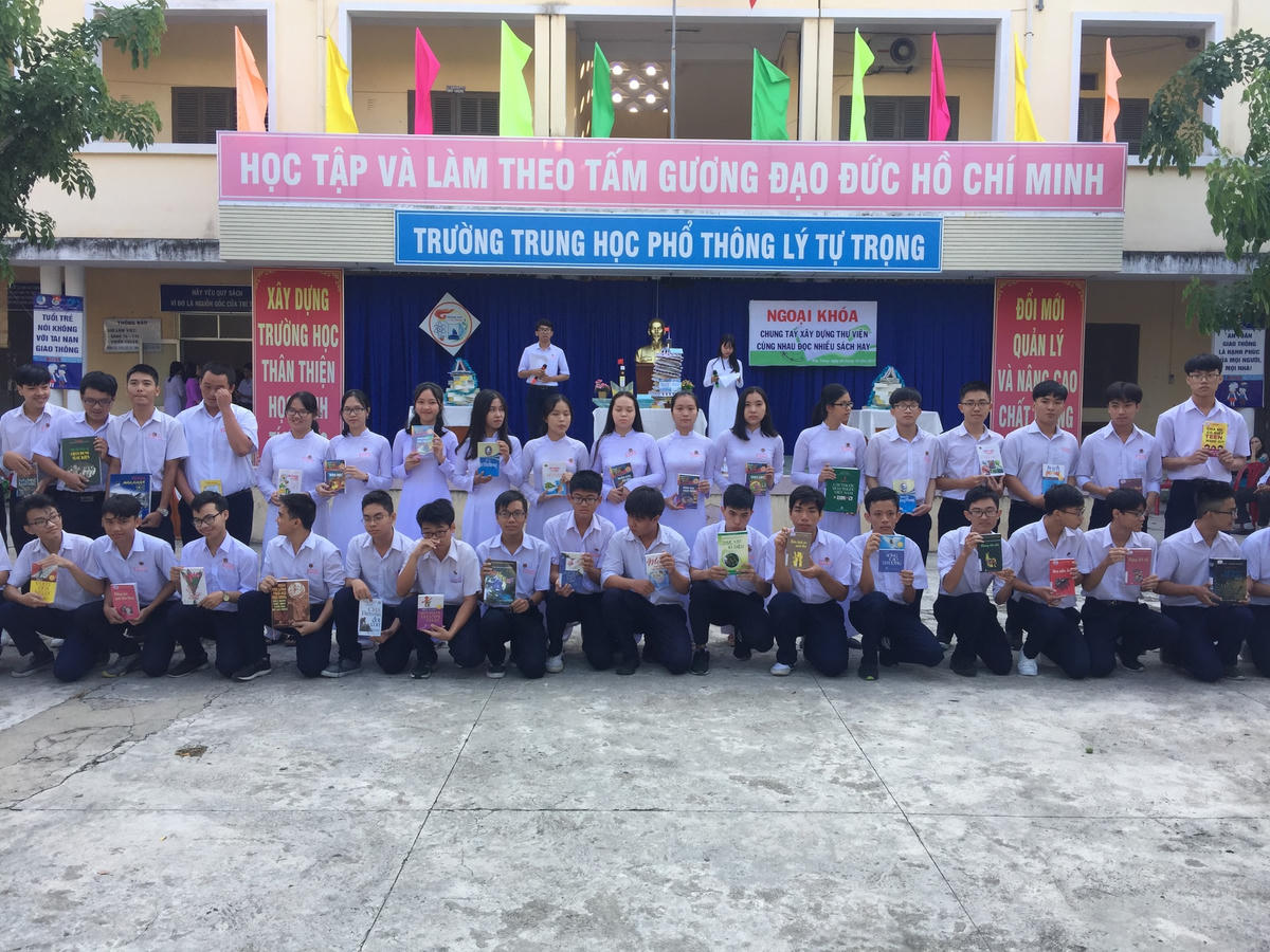 Trường THPT Lý Tự Trọng, TP.Nha Trang, tổng kết năm học 2020-2021.