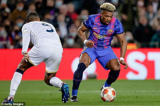 Adama Traore chơi đầy năng nổ ở trận đấu này.