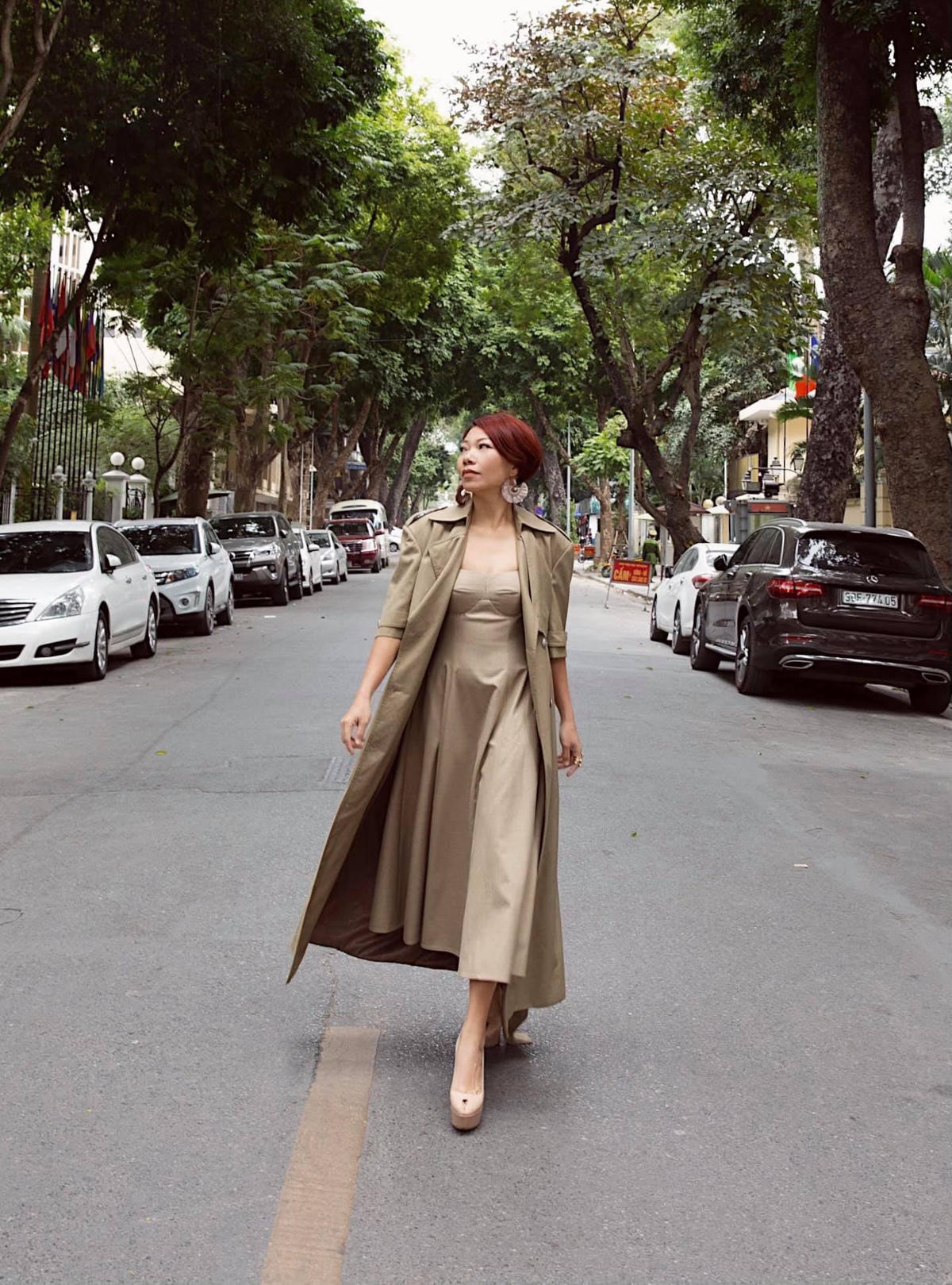 Ca sĩ Hà Trần bày tỏ nỗi nhớ Hà Nội khi thành phố đang chiến đấu với Covid-19. “Nhớ Hà Nội quá, mong ngày trở lại, phố xanh & trái tim bình yên như thế này. Hà Nội ơi, sớm lành".