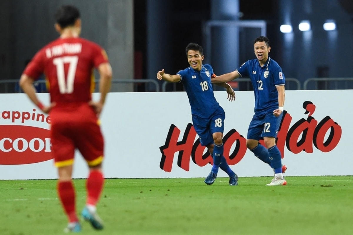 Chanathip đã trừng phạt 2 sai lầm của hàng phòng ngự tuyển Việt Nam. (Ảnh: Getty).