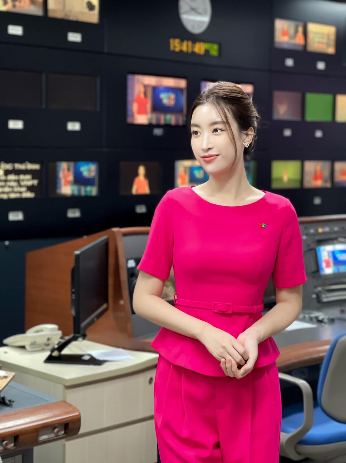 Mặc dù còn nhiều bỡ ngỡ nhưng cô nàng cho biết sẽ cố gắng học hỏi và trau dồi nhiều hơn.