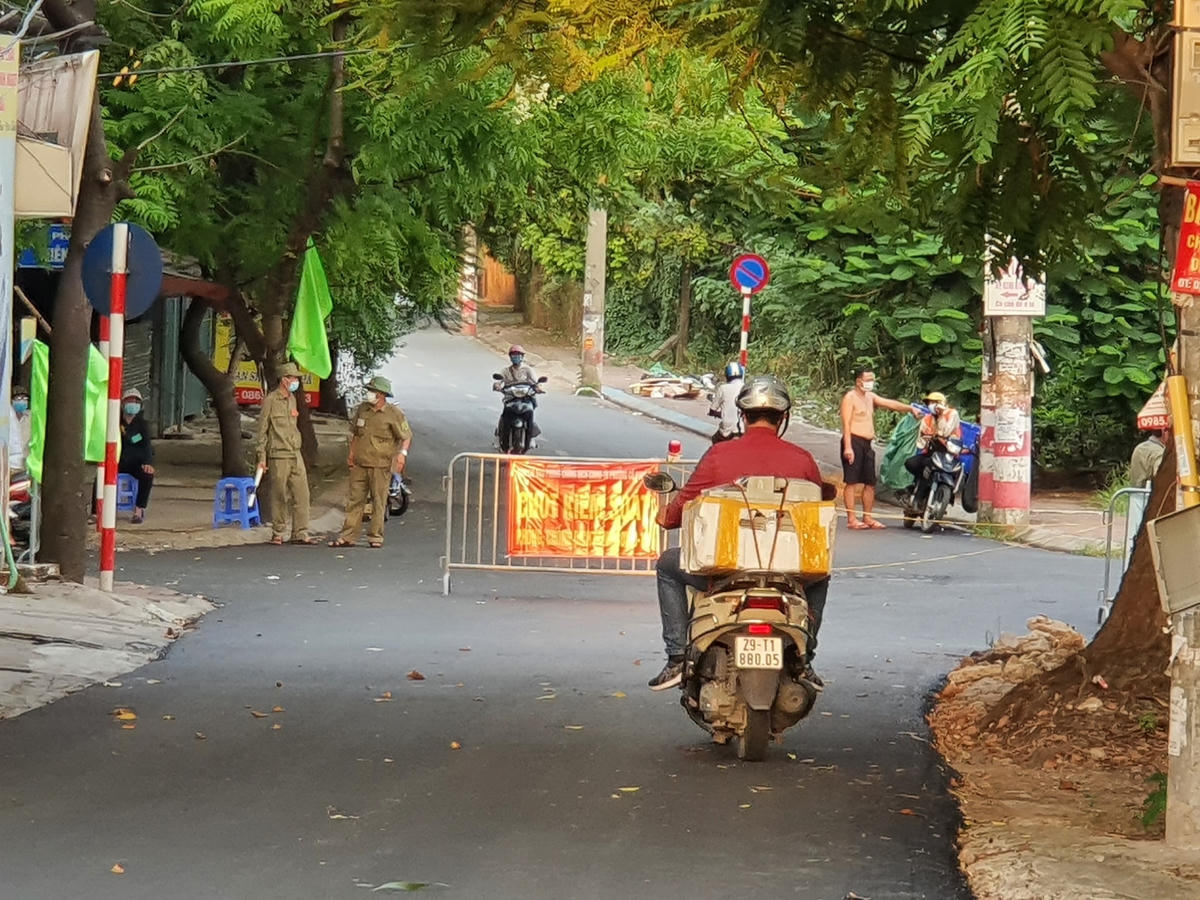 Một số phương tiện không nắm được thông tin đành phải quay đầu khi qua chốt.