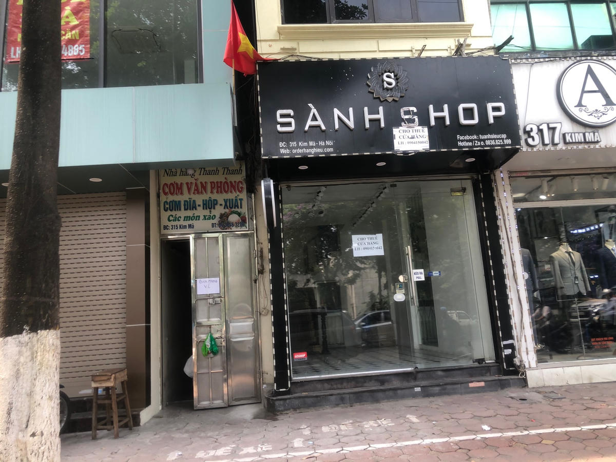 Chủ cũ đã dọn đi, nhưng chủ mới thì chả thấy đâu.