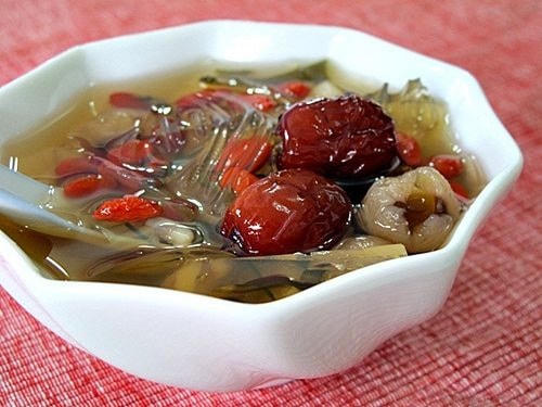 Bài thuốc từ hạt sen, táo đỏ có hiệu quả rất tốt
